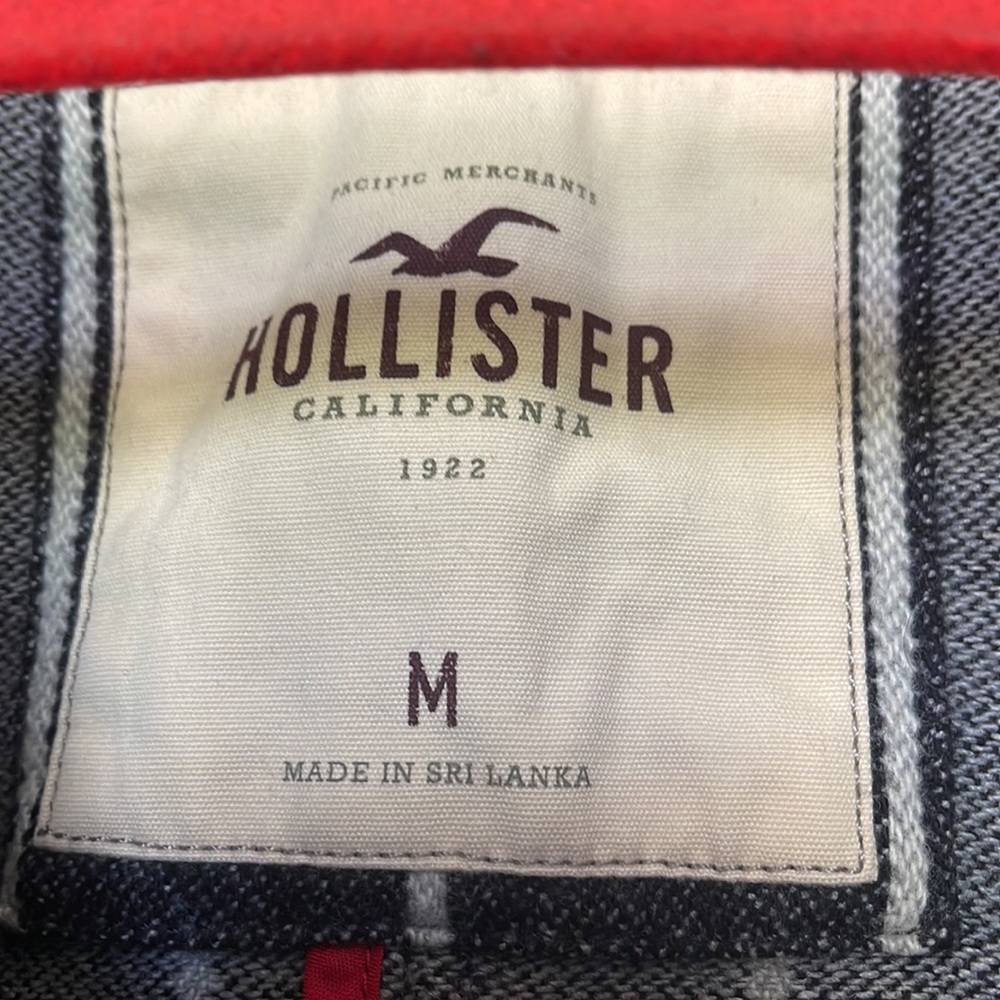 HOLLISTER CALIFORNIA 🌊❤️ - Picture 3 of 7